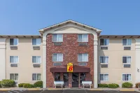 Super 8 by Wyndham Irving DFW Airport/South Hotels in Irving