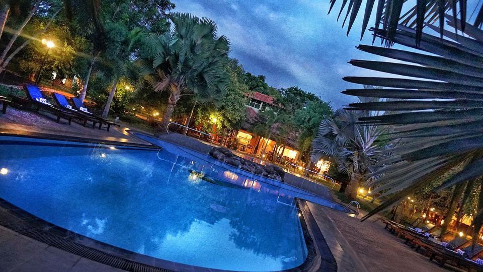 Saunter Paradise Hotel