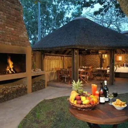 Treetops Guesthouse Отели рядом с достопримечательностью «Форт Фредерик»