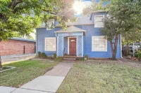 The Old Downtown Historic Grand Prairie House 4 Bedroom Home by RedAwning