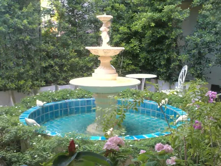 C2 Residence Boutique Hotel Отели рядом с достопримечательностью «Wat Lampang Klang Tawan Tok»