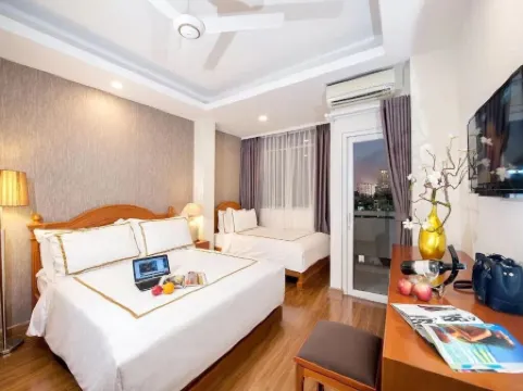 Lan Anh Hotel Отели рядом с достопримечательностью «Здание городского совета»