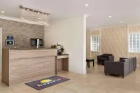 Days Inn by Wyndham 100 Mile House