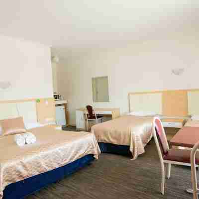 Jacksons Motor Inn Rooms