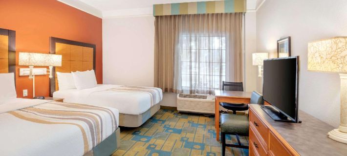 La Quinta Inn & Suites by Wyndham Ocala Отели в г. Окала