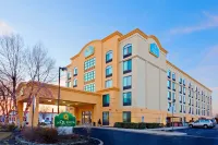 La Quinta Inn & Suites by Wyndham Garden City Hotels in Freeport