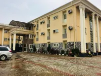 Feligold Royal Hotel Benin Hotels near Standard Kings’ Care Special Hospital and Maternity LTD