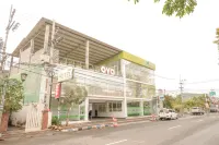 Ebizz Hotel Hotel di Jemberlor