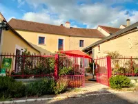 Le P'Tit Louis Hotels in Saint-Cyr-les-Colons