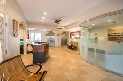 ロビーラウンジ リージェンシー オン ビーチウォーク ワイキキ by アウトリガーの写真