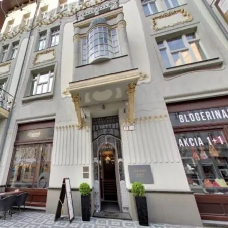 Roset Hotel & Residence