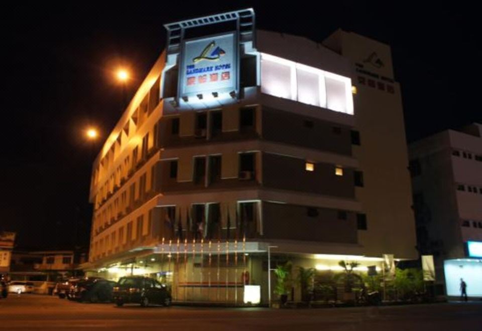 5. 더 랜드마크 호..