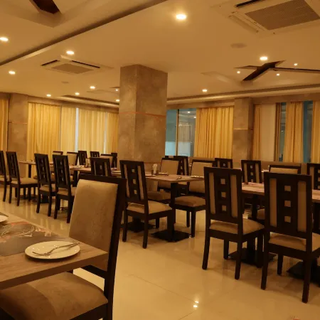 Hotel Girija Sunrise 300 Meter from Baba Dham Temple