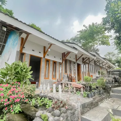 Urbanview Hotel d'Pineapple Villa Ciater by RedDoorz 사리 아뜨르 온천 주변 호텔