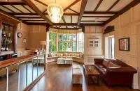 The Manor Elstree - bar
