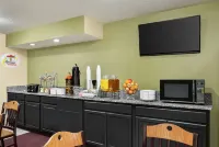 Super 8 by Wyndham Maysville KY - Breakfast
