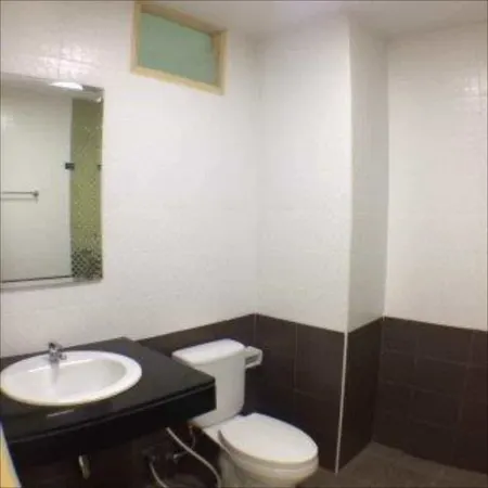 KTK Apartment Отели рядом с достопримечательностью «Chonburi Municipality Stadium»