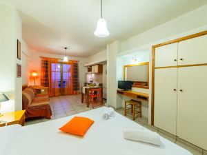 Grekis Beach Hotel and Apartments