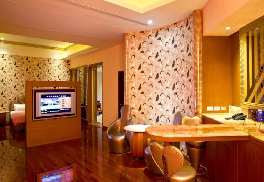 로얄 그룹 모텔 민 첸 지점