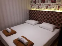 FixOn Capsule Hotel Hotel dekat Kebun Tanaman Hias Axelia