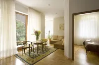 Willa Zameczek Hotels near Obelisk Księżnej Marianny Orańskiej