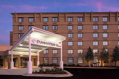 DoubleTree by Hilton Laurel Các khách sạn ở Calverton