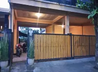 Puji Homestay Mataram Hotels in Pejanggik