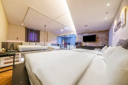 Iksan Roman Drive-in Hotel Отели в г. Иксан