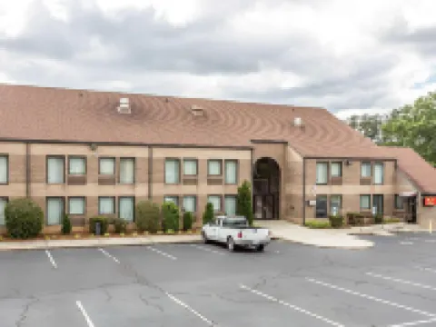 Econo Lodge & Suites Southern Pines Hotels in Moore County