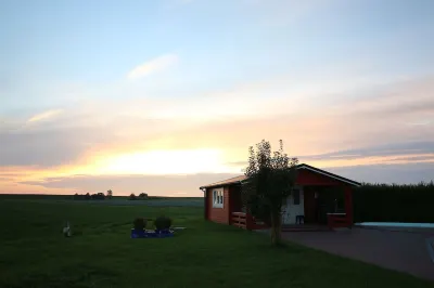 Landhaus Nordsee-Peerhuus Hotel berhampiran Lernort Deich - Deichgeschichtliche Bildungs- und Informationsstätte