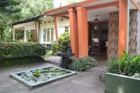 Wood Side Tour Inn Hotels in Миннерия