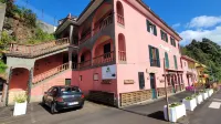 自然中的桑塔納休眠去B&B Parque Tematico da Madeira附近的飯店