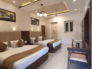 Hotel Golden Veena