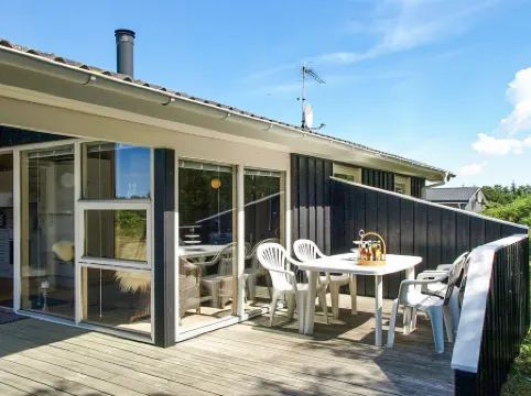 "Tia" - 900m from the Sea