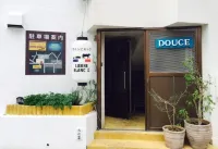 Douce Hotel dekat Nakagusuku Park