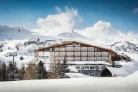 Panorama Hotel Almhof Galtür