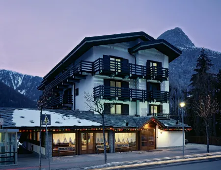 Hotel les Jumeaux Courmayeur Отели в г. Морже