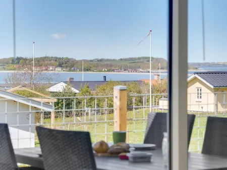 "Vasilij" - 300m to the Fjord