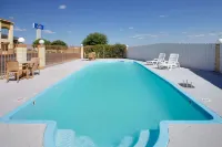 Baymont by Wyndham Terrell - Swimmingpools