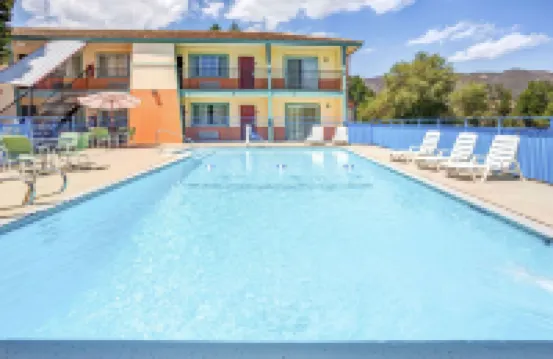 Super 8 by Wyndham Yreka