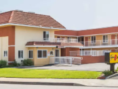 ซุปเปอร์ 8 บายวินด์แฮม อาซูซา โรงแรมในอาซูซ่า