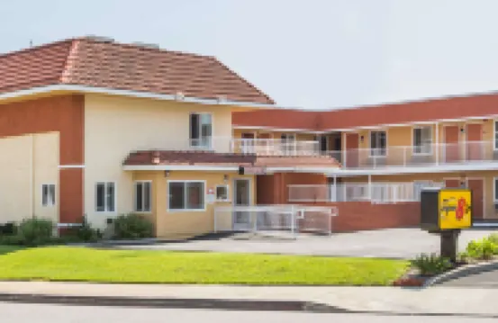 Super 8 by Wyndham Azusa