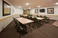 AmericInn by Wyndham Hawley - bar
