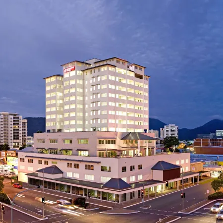 Cairns Central Plaza Apartment Hotel Official Отели рядом с достопримечательностью «Graft "N" Arts»