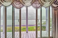 Waterfront House w/ Glacial Views - Near Downtown! Hotel berhampiran Alaska State Museum