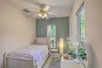 Lovely Cottage Near Downtown Stuart and Beaches - parking