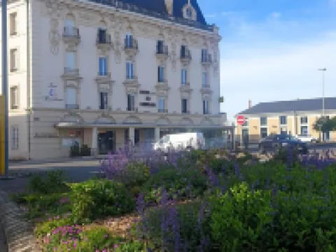 Logis hôtel-Restaurant Des Bourbons et Brasserie Pub 47 Hotels in Montlucon