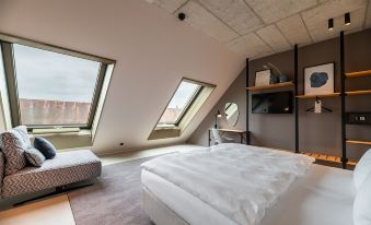 Miano Hotel & Bar - Housity