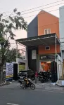 Autumn Living Hotel فنادق في Simokerto