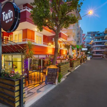 Twin Apart Hotel Отели рядом с достопримечательностью «Cleopatra Beach»